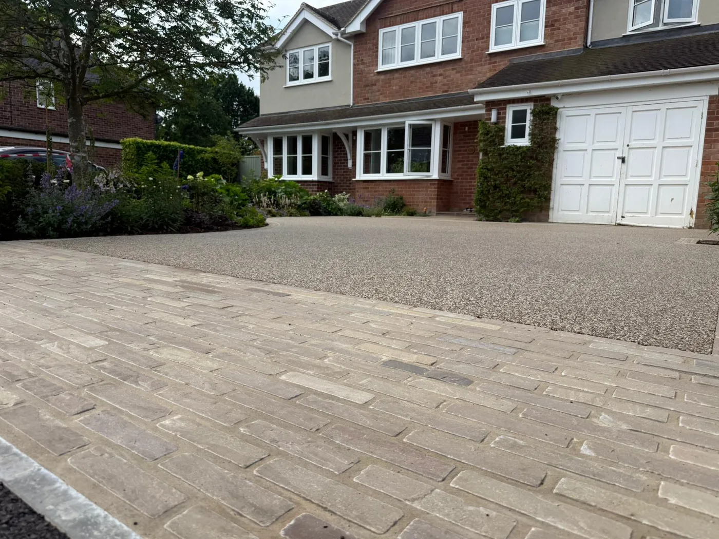 Resin bound driveway with light stone block-paver apron and edging in Leicestershire