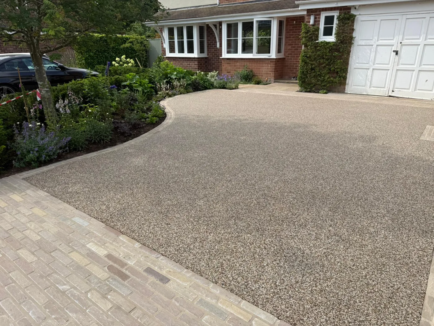 Resin driveway edged with planting beds in Leicestershire