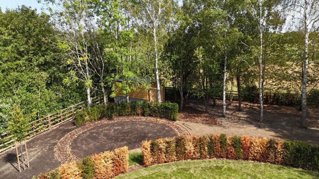 Aluminium pergola and outdoor kitchen